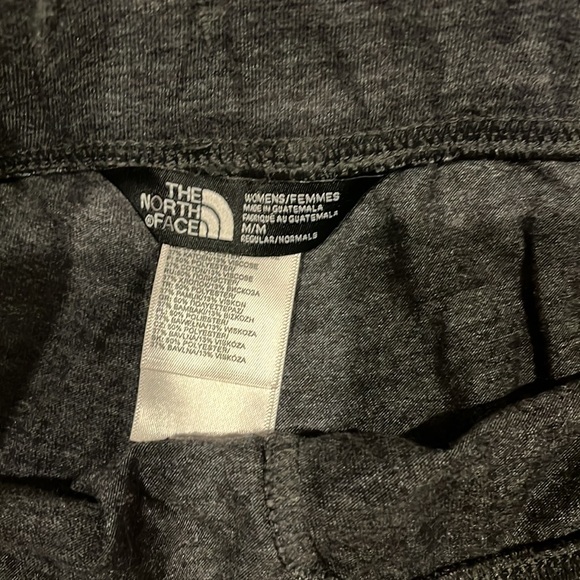 The North Face women’s shorts, size M, color gray, new condition - Picture 4 of 5